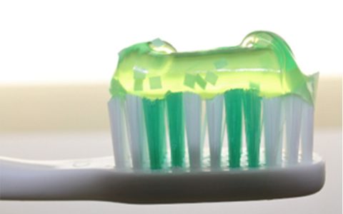 歯列矯正中の虫歯予防に有効なフッ素の使い方って？
